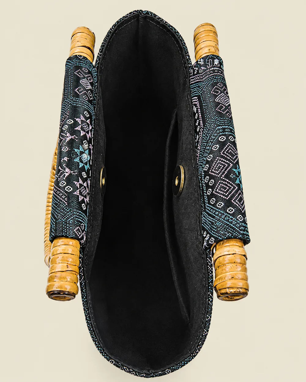 Chinese Brocade Handbag – Dragon Pattern — styling and carrying view